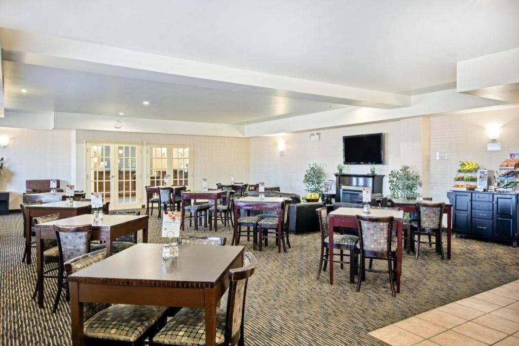 Ramada By Wyndham Prince Albert Exterior photo