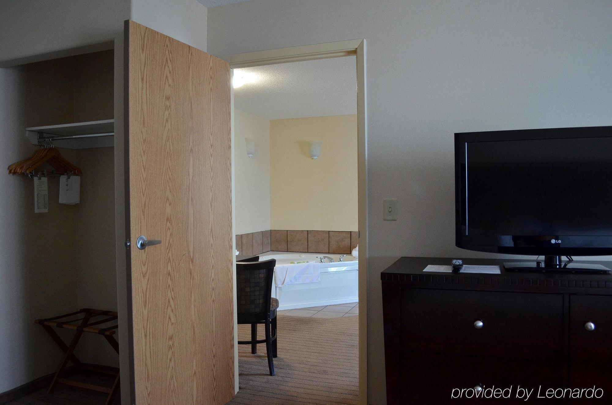 Ramada By Wyndham Prince Albert Exterior photo