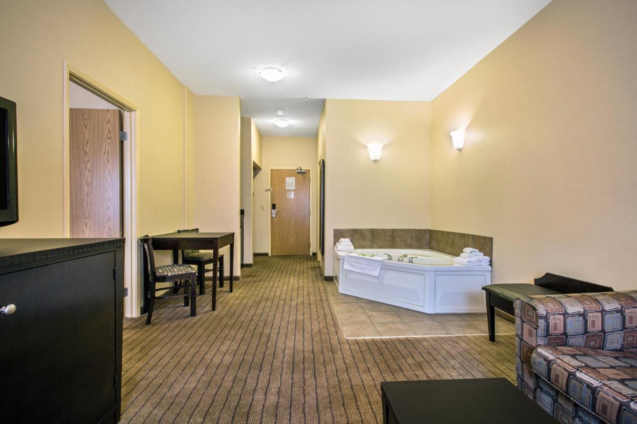 Ramada By Wyndham Prince Albert Exterior photo