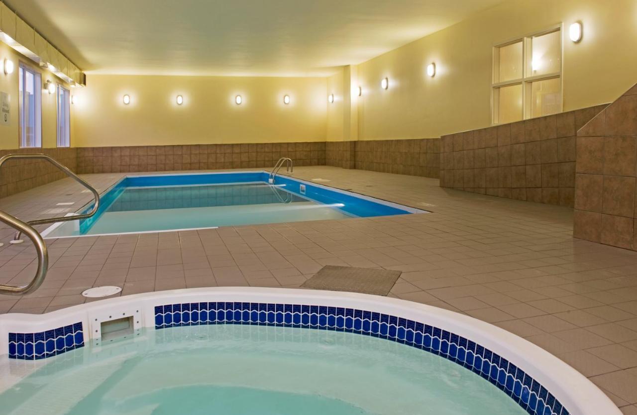 Ramada By Wyndham Prince Albert Exterior photo